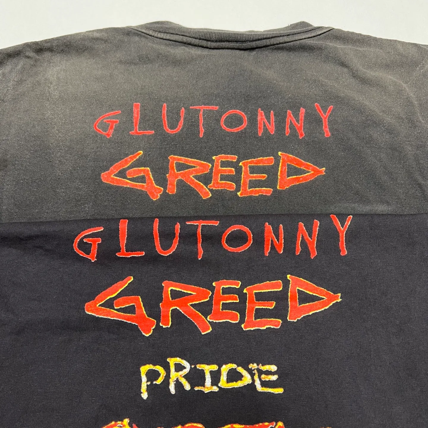 Comparison of printing proofs SAINT Mxxxxxx SEVEN DEADLY SS TEE/BLK Phantom SAINT Seven Deadly Sins Printed TEE Washed Black S-XL Look for cylindrical fabrics without side seams. Don’t buy open width fabrics anymore. It’s boring. Asut garments are dyed. The whole piece is sprayed with horse. Re-spray heavy fade. Collar and cuffs are frayed. Many hangings are worn. Accessories are complete. Customized original consistent main mark/wash mark/little angel anti-counterfeiting mark.
